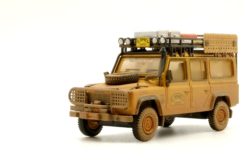 Land Rover Defender 110 Ganador Camel Trophy versión con barro (1989) TSM MGT00221-R 1/64 