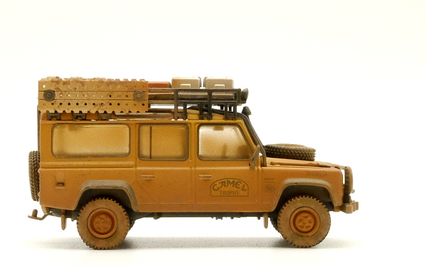 Land Rover Defender 110 Ganador Camel Trophy versión con barro (1989) TSM MGT00221-R 1/64 