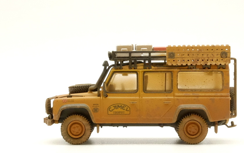 Land Rover Defender 110 Ganador Camel Trophy versión con barro (1989) TSM MGT00221-R 1/64 