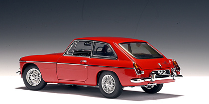 MG B Coupé MKII (1969) Rojo Autoart 1/18 