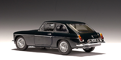 MG B GT Coupé MKII (1969) Verde Autoart 1/18 
