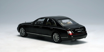 Maybach 57S (2005) Negro Autoart 56156 1/43 
