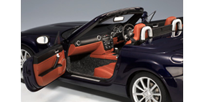 Mazda MX5 Roadster Techo retractil (2006) Autoart 1/18 RHD Versión Japonesa con volante a la derecha