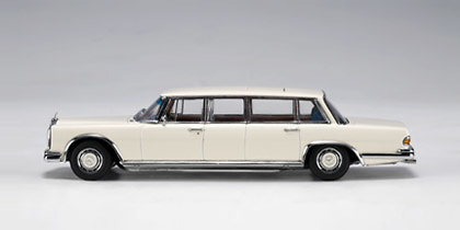 Mercedes 600 LWB -W100- (1964) Autoart 1/43 Blanco 