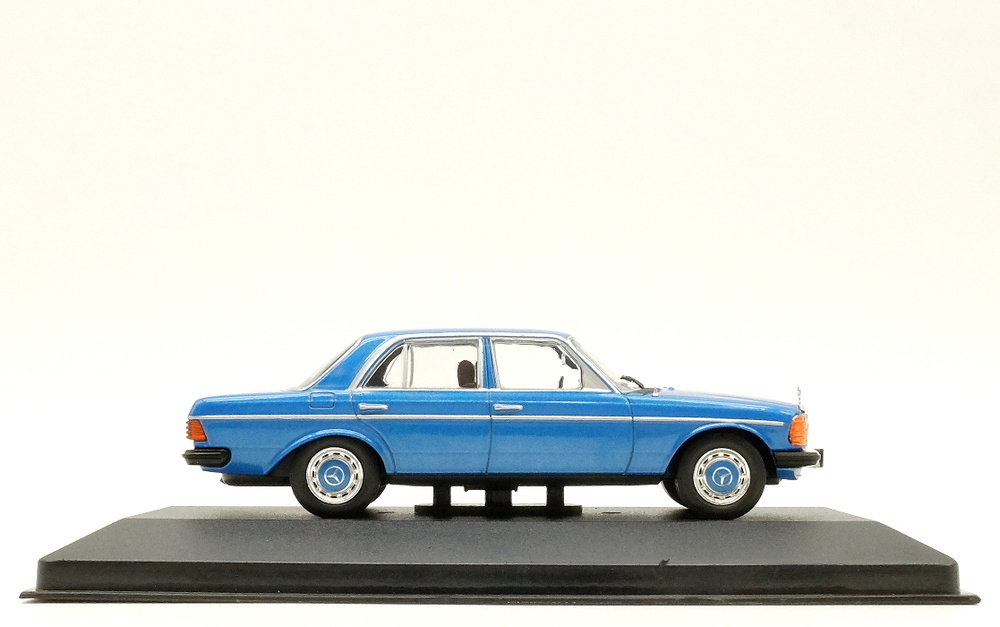 Mercedes Benz 200 D -W123- (1976) Altaya 1/43 