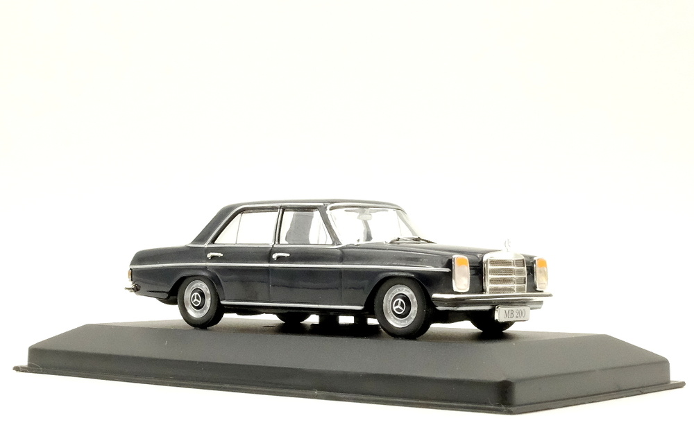 Mercedes Benz 200 -W115- (1968) Altaya 1/43 