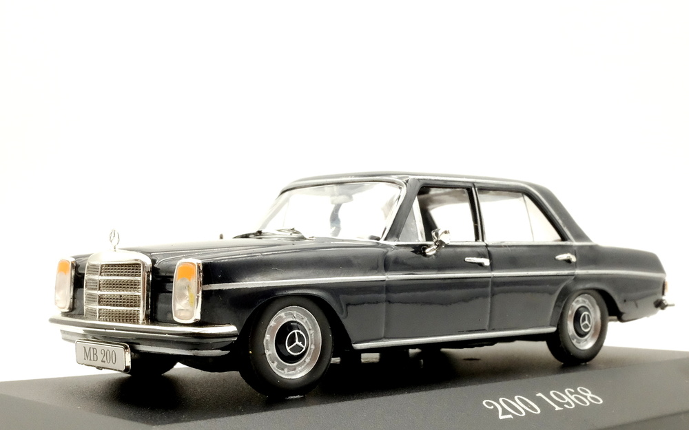 Mercedes Benz 200 -W115- (1968) Altaya 1/43 