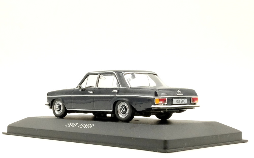 Mercedes Benz 200 -W115- (1968) Altaya 1/43 