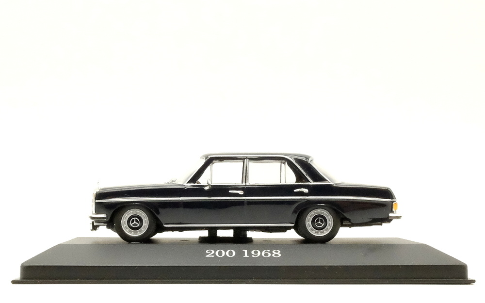 Mercedes Benz 200 -W115- (1968) Altaya 1/43 