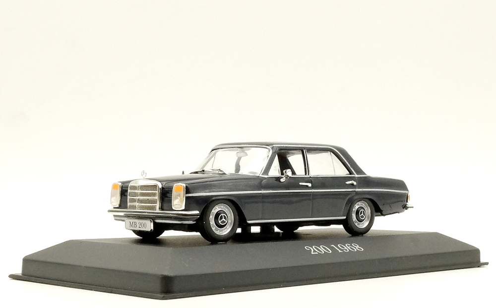 Mercedes Benz 200 -W115- (1968) Altaya 1/43 