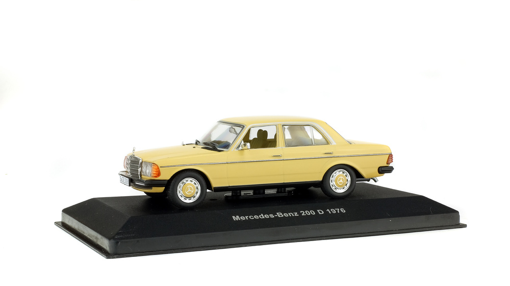 Mercedes Benz 200D W123 (1976) Solido S4301600 1/43 