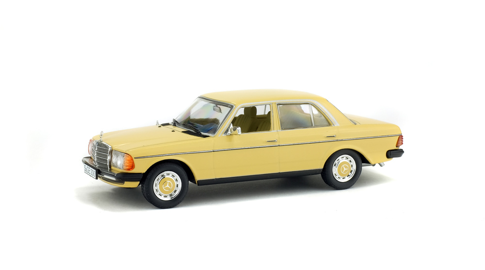 Mercedes Benz 200D W123 (1976) Solido S4301600 1/43 