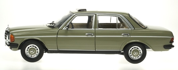 Mercedes Benz 230 E -W123- (1977) Revell 08808 1/18 