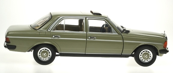 Mercedes Benz 230 E -W123- (1977) Revell 08808 1/18 