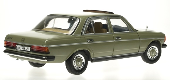 Mercedes Benz 230 E -W123- (1977) Revell 08808 1/18 