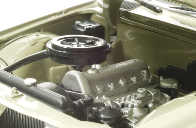 Mercedes Benz 240 D -W123- (1984) Verde Revell 08809 1/18 