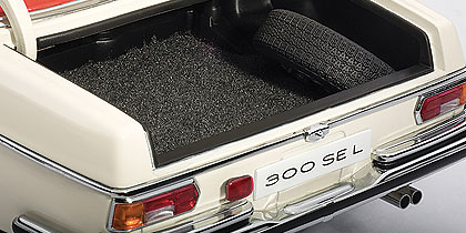 Mercedes Benz 300 SEL 6.3 -W109- (1970) Autoart 1/18 