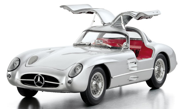 CMC M-076 Mercedes Benz 300 SLR Uhlenhaut Coupé (1955) CMC 1:18 Modelo fabricado con precisión de relojero. Montado totalmente a mano con 1.817 piezas diferentes.