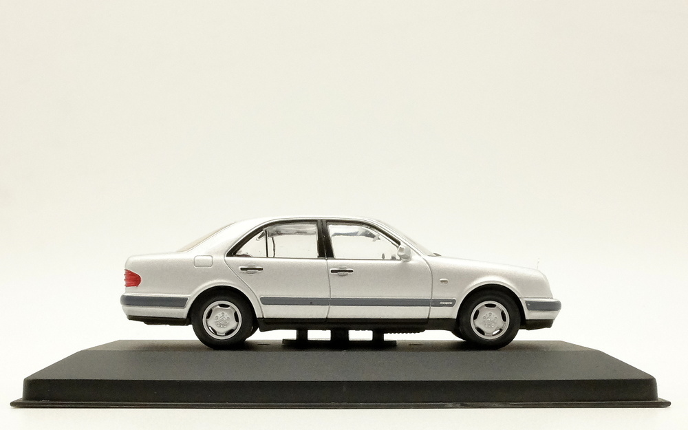 Mercedes Benz 320 E -W210- (1995) Altaya 1/43 