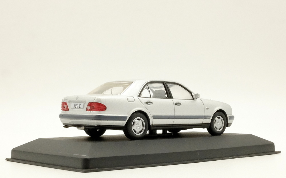 Mercedes Benz 320 E -W210- (1995) Altaya 1/43 