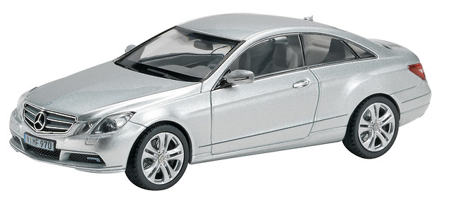 Mercedes Benz Clase E Coupé -C207- (2009) Schuco 1/43 Gris Metalizado 