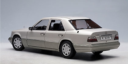 Mercedes Benz Clase E E320 -W124- (1995) Autoart 76271 1/18 