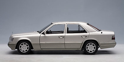 Mercedes Benz Clase E E320 -W124- (1995) Autoart 76271 1/18 