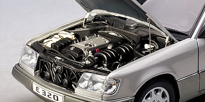 Mercedes Benz Clase E E320 -W124- (1995) Autoart 76271 1/18 