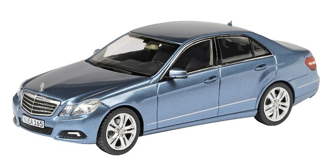 Mercedes Benz Clase E -W212- (2009) Schuco 1/43 Azul Metalizado Avantgarde 