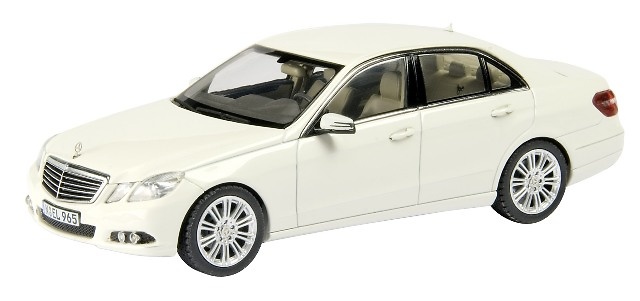 Mercedes Benz Clase E -W212- (2009) Schuco 1/43 Blanco Elegance 