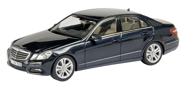 Mercedes Benz Clase E -W212- (2009) Schuco 1/43 Negro Avantgarde 
