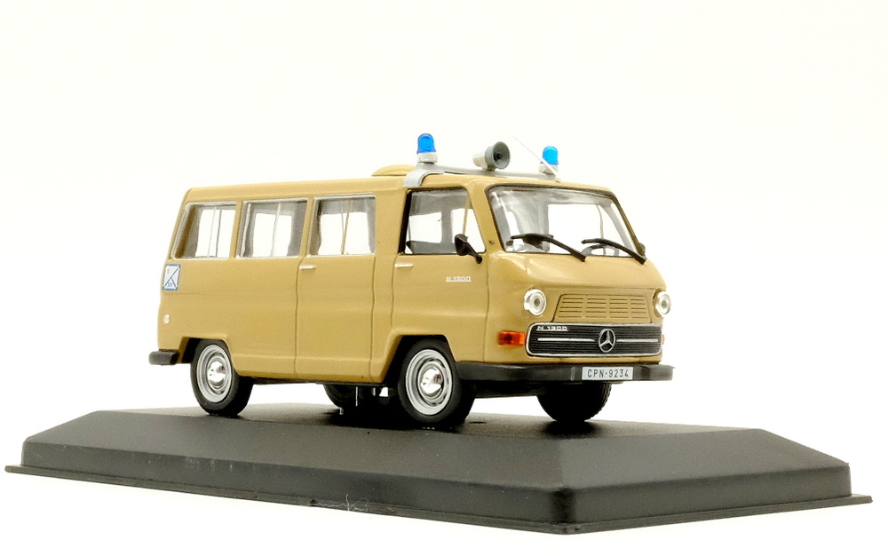 Mercedes Benz N1300 Policía Nacional (1980) Altaya 1/43 