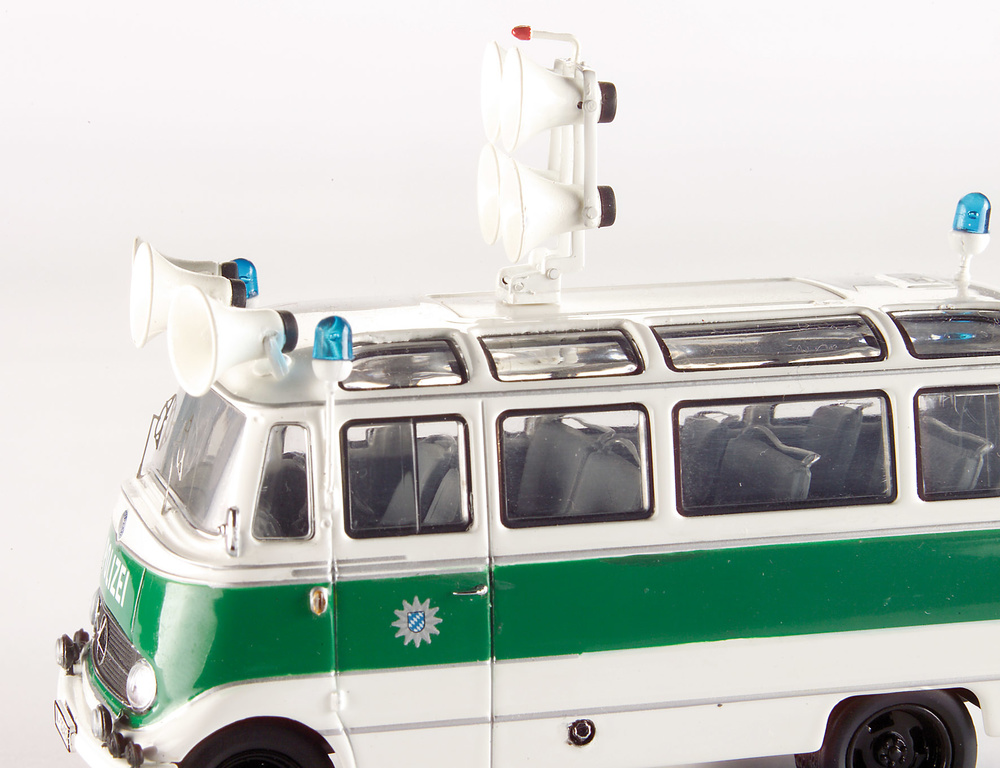 Mercedes Benz O319 Bus Policia Alemana Schuco 02816 1/43 