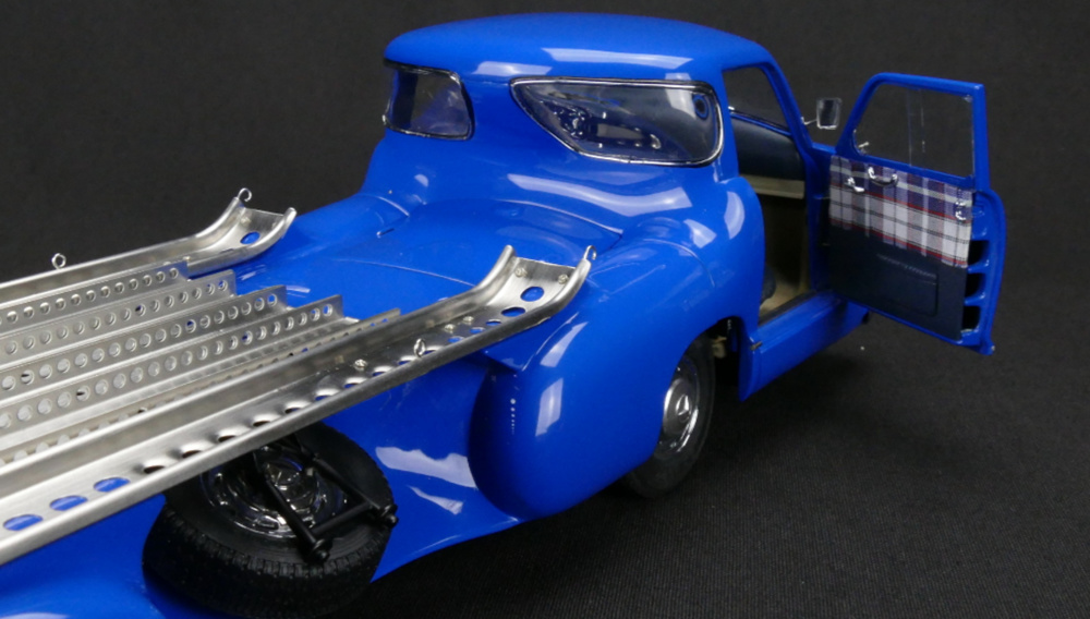 Mercedes Benz Racing Car Transporter (1955) CMC M143 1/18 