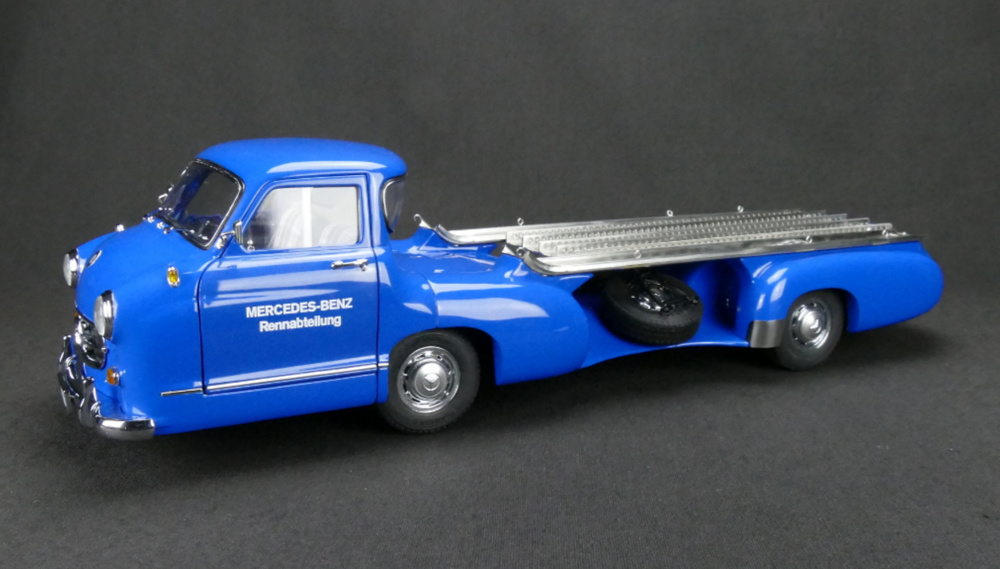 Mercedes Benz Racing Car Transporter (1955) CMC M143 1/18 