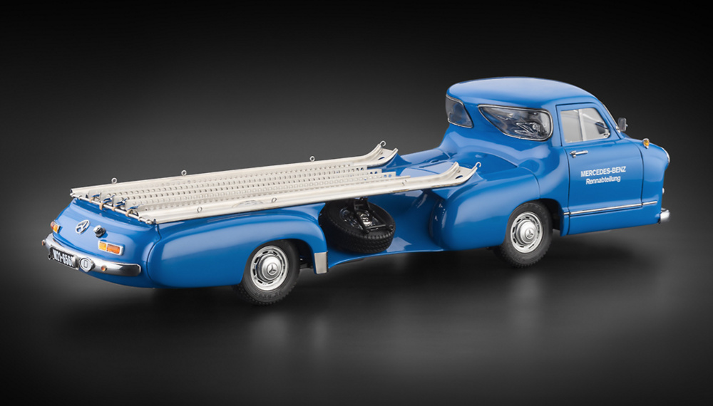 Mercedes Benz Racing Car Transporter (1955) CMC M143 1/18 