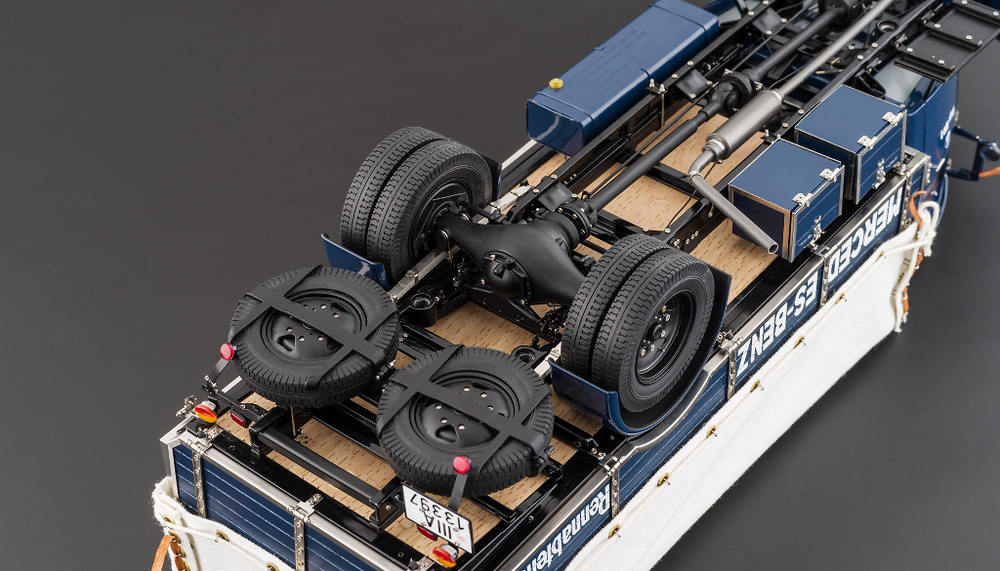 Mercedes Benz Racing Car Transporter LO 2750 (1934) CMC M144 1:18 