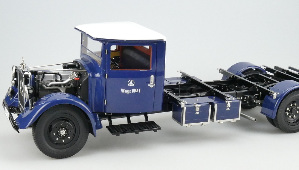 Mercedes Benz Racing Car Transporter LO 2750 (1934) CMC M144 1:18 