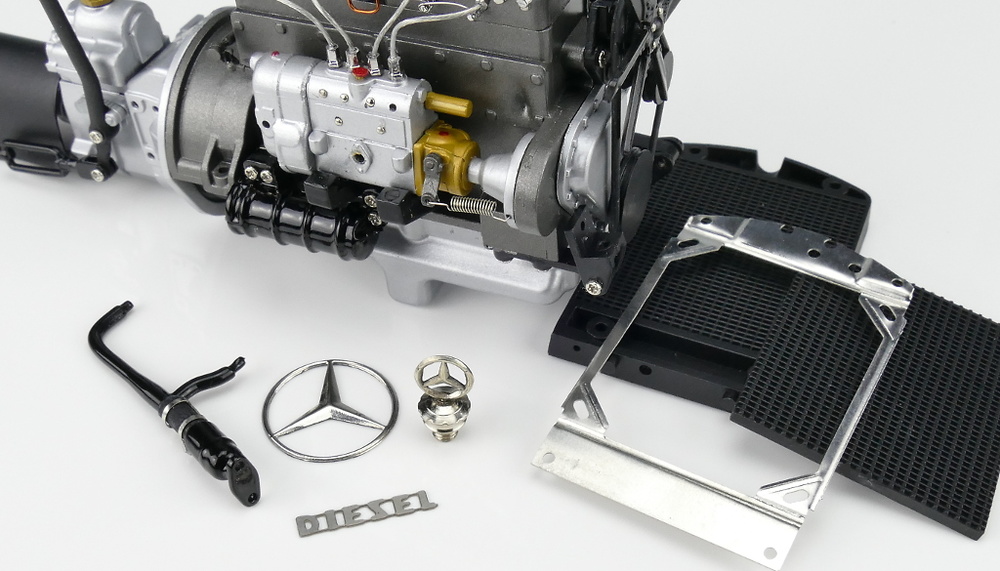 Mercedes Benz Racing Car Transporter LO 2750 (1934) CMC M144 1:18 