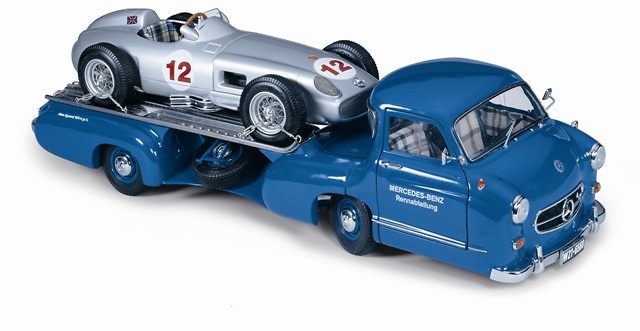 Mercedes Benz Renntransporter (1954) CMC M036 1/18 Si lo desea, puede adquirir por separado una de las míticas flechas de plata como complemento ideal para este modelo. Puede elegir dos modelos como complemento: Silver Arrow W 196 Monoposto: Tema-No. • M-006 Silver Arrow W 196 R Streamliner: Tema-No. M-044