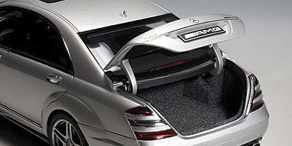 Mercedes Benz S63 AMG -W221- (2008) Autoart 76241 1/18 
