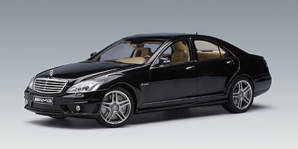 Mercedes Benz S63 AMG (2008) Autoart 76242 1/18 