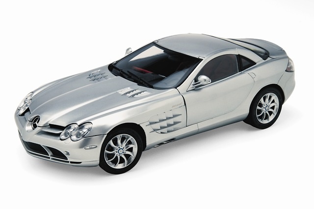 Mercedes Benz SLR McLaren CMC M045E 1/18 