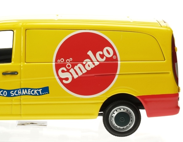 Mercedes Benz Vito Sinalco (2003) Minichamps 400032261 1/43 