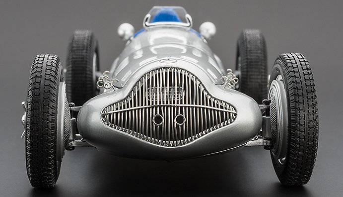 Mercedes Benz -W154- Flecha de Plata (1938) CMC M-025 1/18 