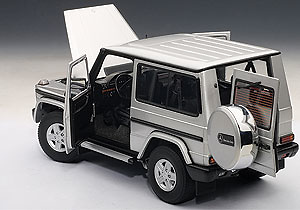 Mercedes Benz Clase G -W463- (1990) Autoart 76112 1:18 