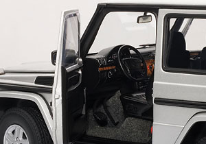 Mercedes Benz Clase G -W463- (1990) Autoart 76112 1:18 