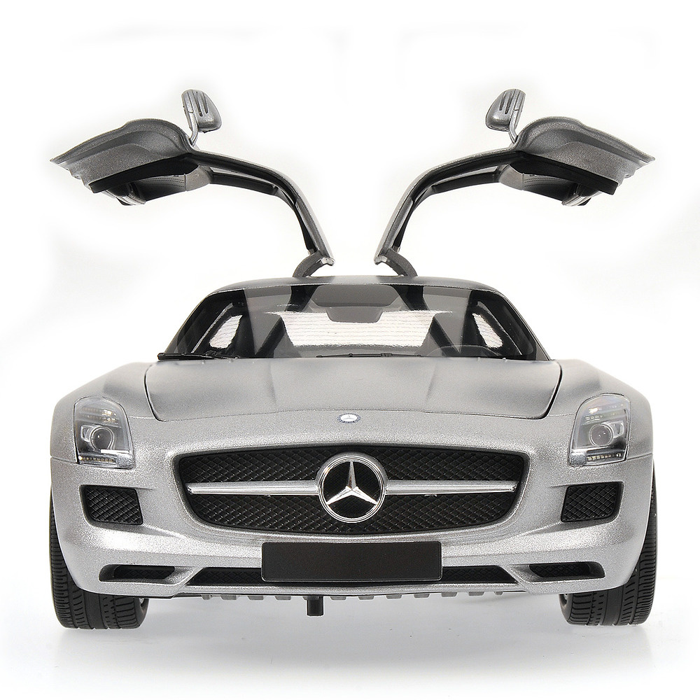 Mercedes Benz SLS AMG (2010) Minichamps 100039025 1/18 