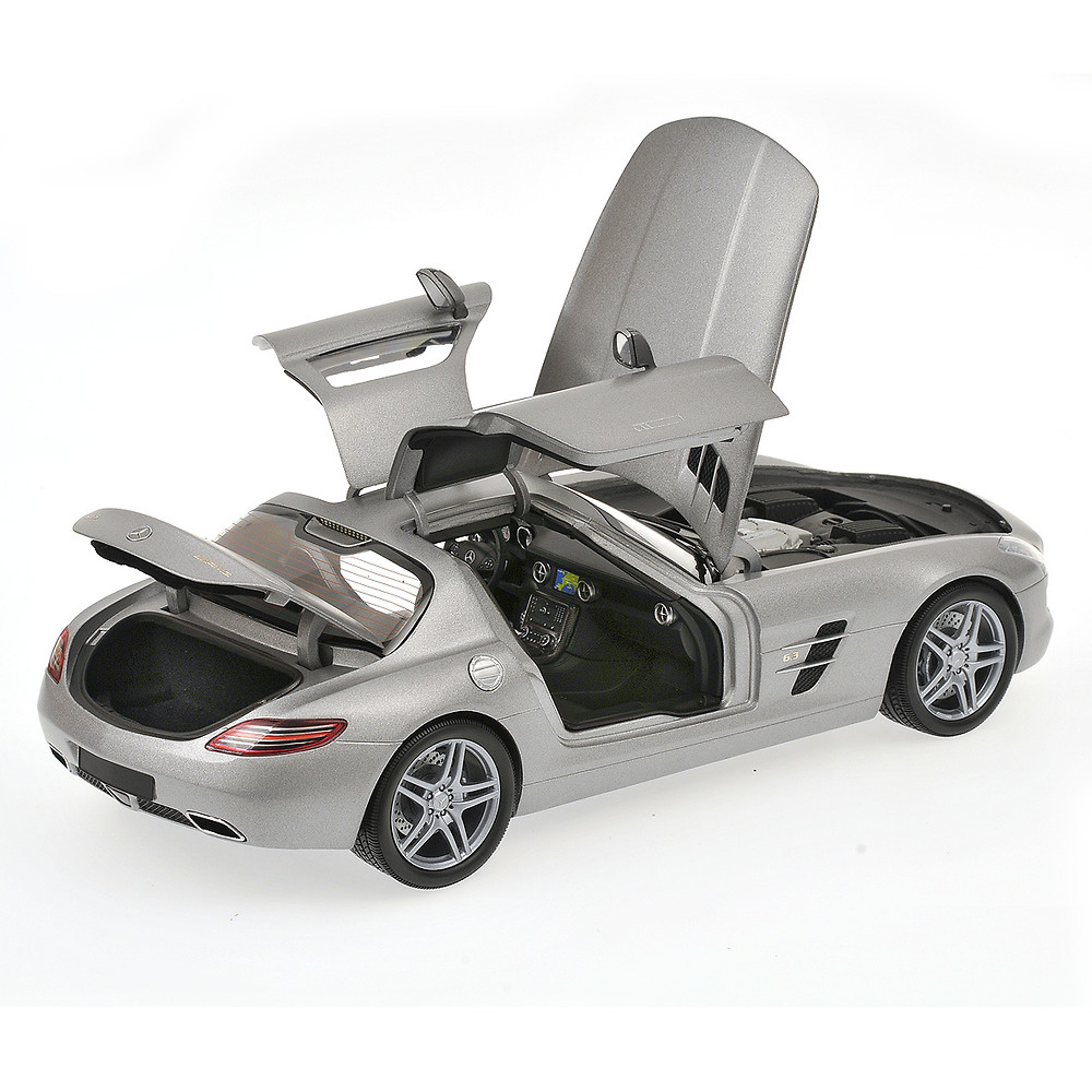 Mercedes Benz SLS AMG (2010) Minichamps 100039025 1/18 