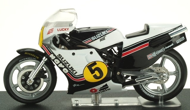 Miniatura Moto Suzuki RGV500 nº 5 Marco Lucchinelli (1981) coleccion Altaya escala 1/24 